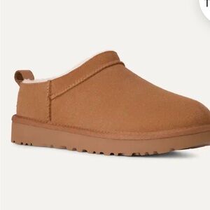 UGG Women’s Slippers – Size 8 (Brand New)